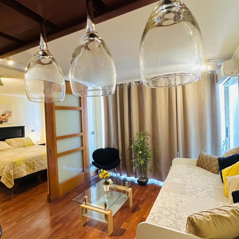 Sector turístico tranquilo y familiar a pasos del metro Manuel Montt - Apartamento de 1 dormitorio - 3