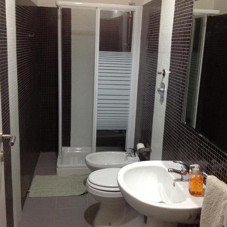 Central Hostel Milano - Posto Letto in Dormitorio Femminile con 5 Letti - 7