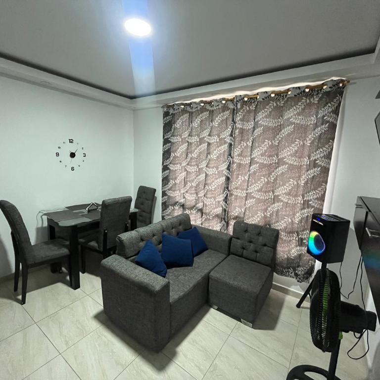 Arriendo apto - Apartamento de 3 dormitorios - 3