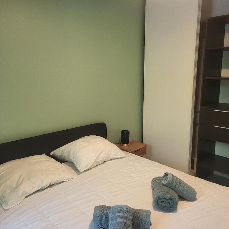 Rénové, calme, Parking gratuit - Appartement 1 Chambre - 4