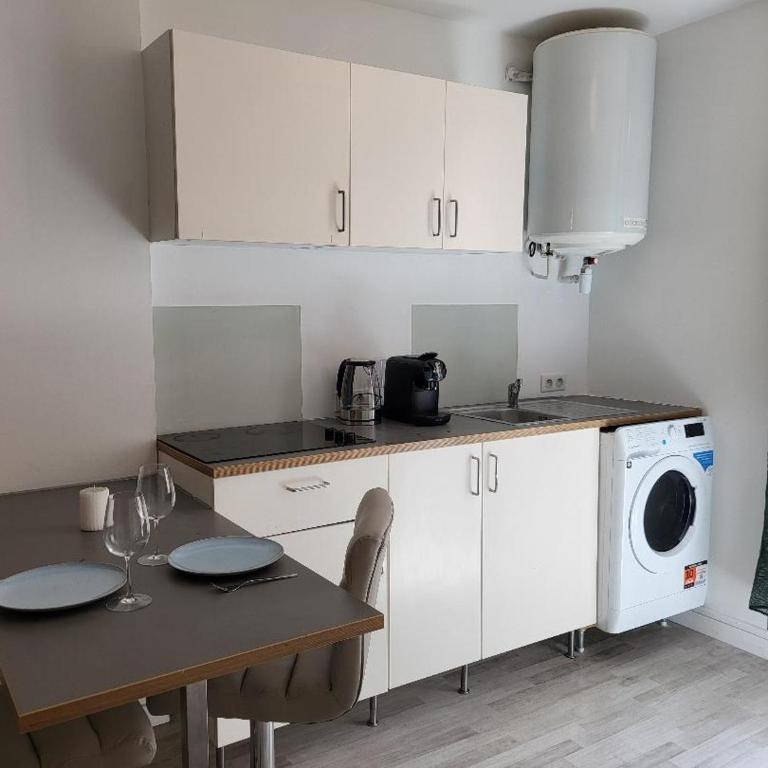 Rénové, calme, Parking gratuit - Appartement 1 Chambre - 6