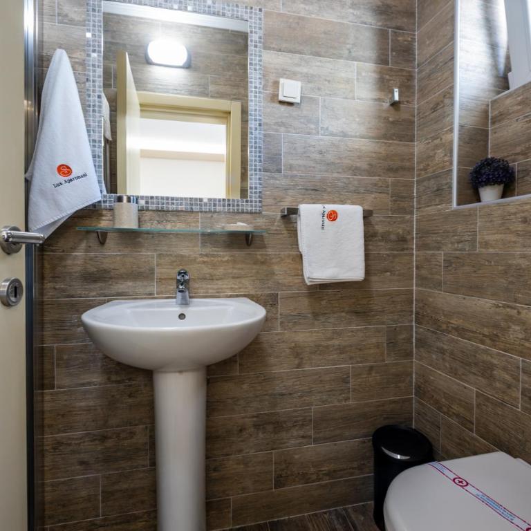 Guest House S-Lux - Suite with Balcony - 6