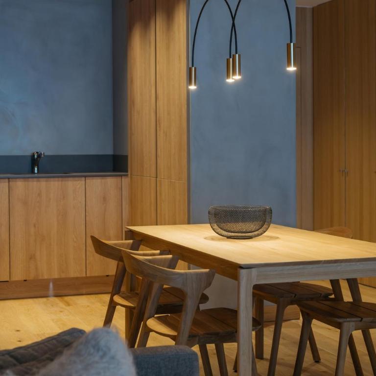 Luxurious Mountain Gem Enjoy Nature l Gym Sauna Pool l 1 MINUTE WALK TO SLOPES l by BonesVacances - Two-Bedroom Apartment with Terrace - 6
