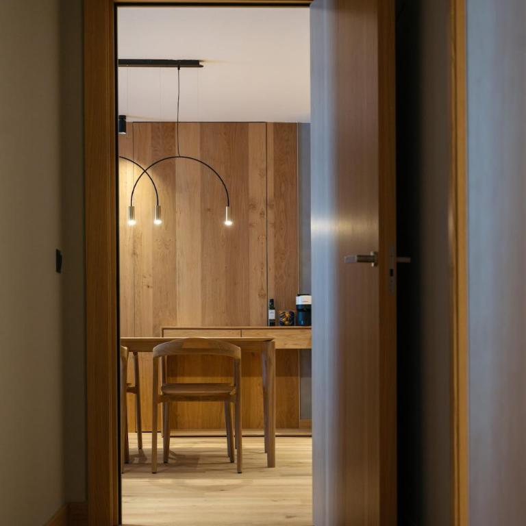 Luxurious Mountain Gem Enjoy Nature l Gym Sauna Pool l 1 MINUTE WALK TO SLOPES l by BonesVacances - Two-Bedroom Apartment with Terrace - 31