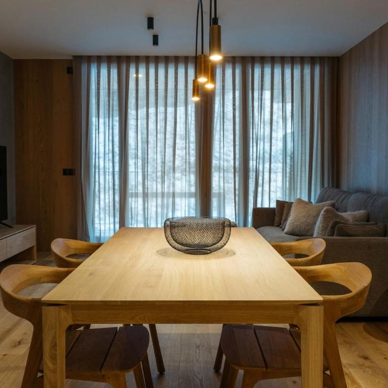 Luxurious Mountain Gem Enjoy Nature l Gym Sauna Pool l 1 MINUTE WALK TO SLOPES l by BonesVacances - Two-Bedroom Apartment with Terrace - 35