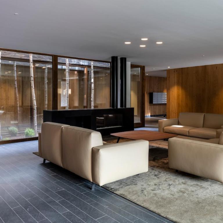 Luxurious Mountain Gem Enjoy Nature l Gym Sauna Pool l 1 MINUTE WALK TO SLOPES l by BonesVacances - Two-Bedroom Apartment with Terrace - 41