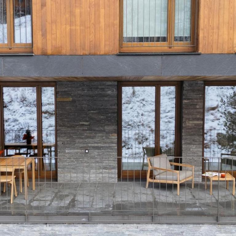 Luxurious Mountain Gem Enjoy Nature l Gym Sauna Pool l 1 MINUTE WALK TO SLOPES l by BonesVacances - Two-Bedroom Apartment with Terrace - 51