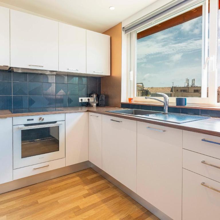 Vauban Stylish 1-Bedroom Apartment in Antibes City Center with AC - Apartment - 2