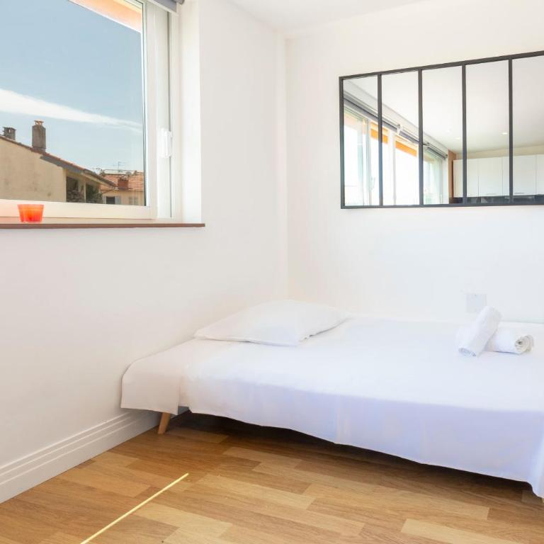 Vauban Stylish 1-Bedroom Apartment in Antibes City Center with AC - Apartment - 4