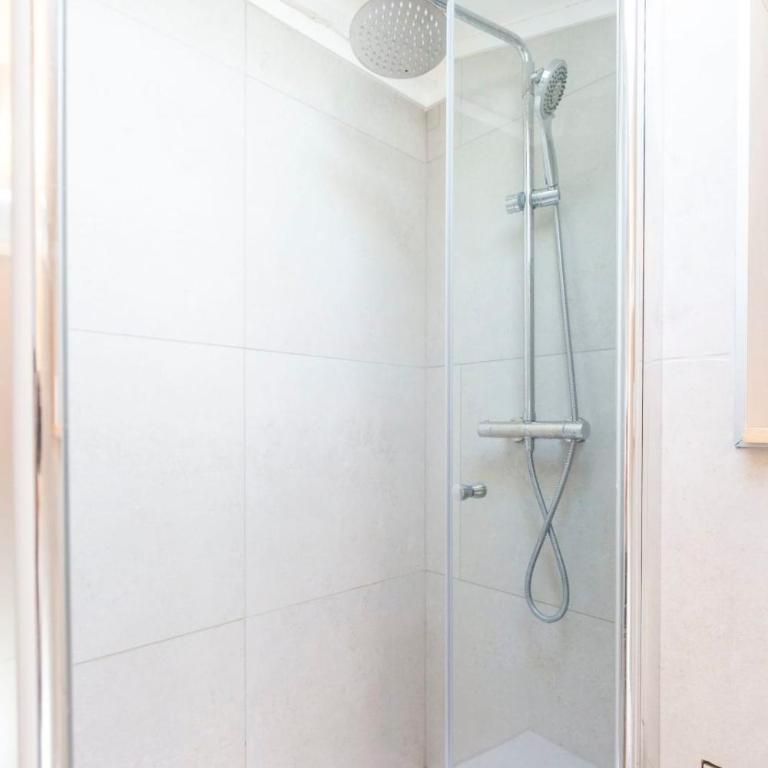 Vauban Stylish 1-Bedroom Apartment in Antibes City Center with AC - Apartment - 12