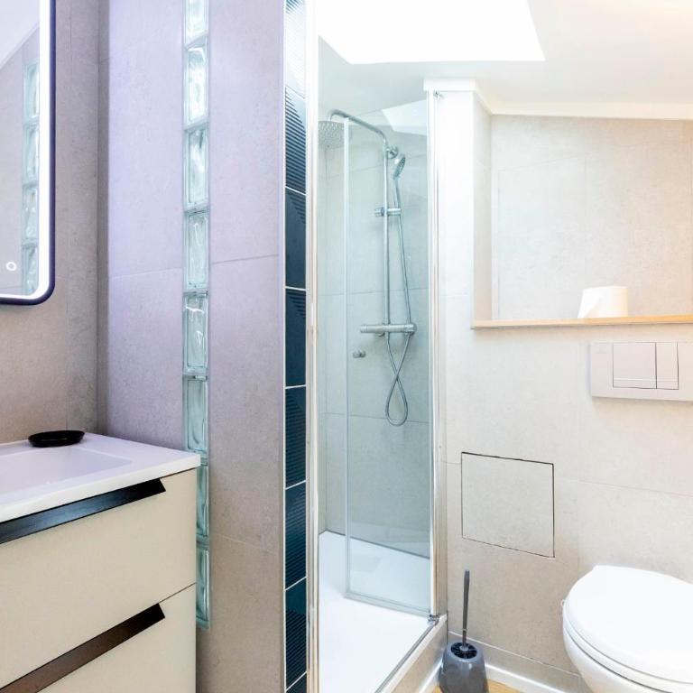 Vauban Stylish 1-Bedroom Apartment in Antibes City Center with AC - Apartment - 11
