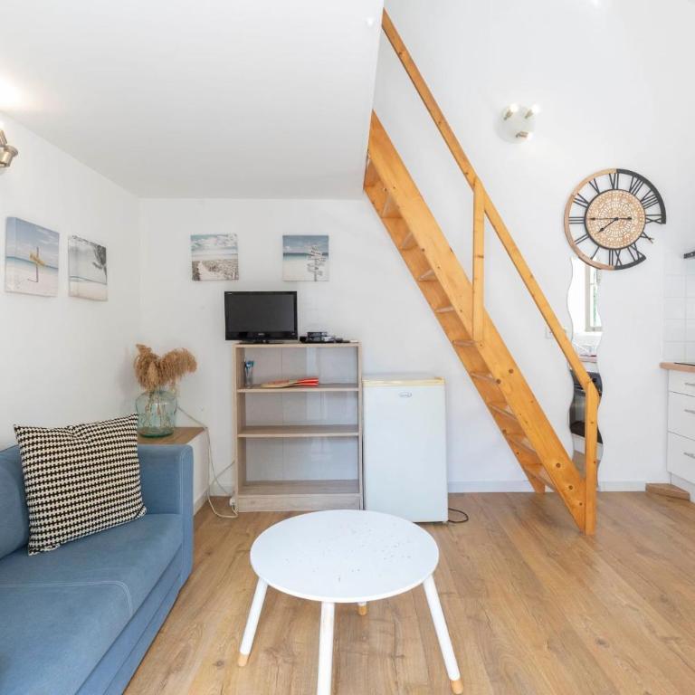 Studio avec mezzanine dans le coeur du vieil Antibes wifi climatisation - Appartement - 17