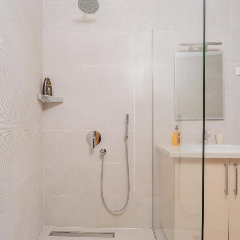 City Apartments 2 - King Room - 12