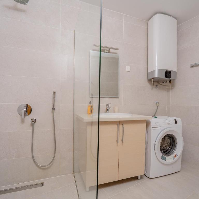 City Apartments 2 - King Room - 3