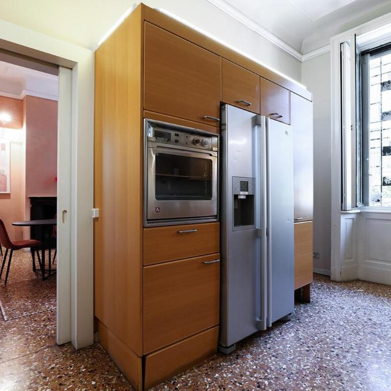 Contempora - Charming Liberty-Style Villa with Garden and Parking near City Life - Villa - 10