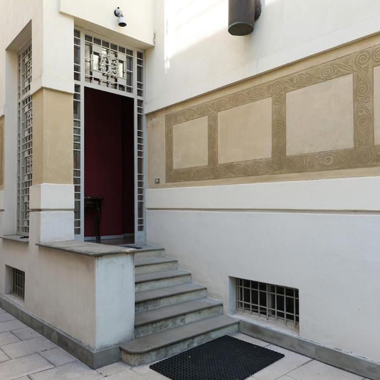 Contempora - Charming Liberty-Style Villa with Garden and Parking near City Life - Villa - 34