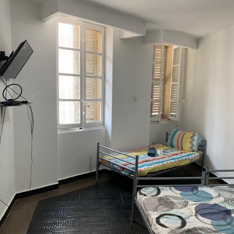 Hôtel Le Capitol - Triple Room with City View - 4