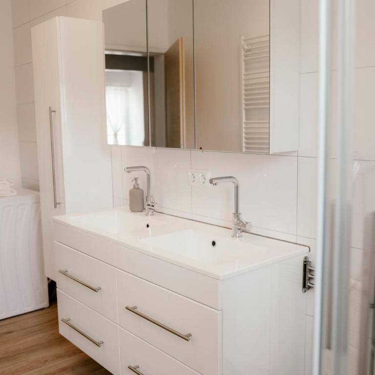 CLAUS RESCH APPARTEMENTS - E-Bike, Wandern, Minigolf, Familie, Urlaub an der Weinstraße - Appartement avec Terrasse - 17