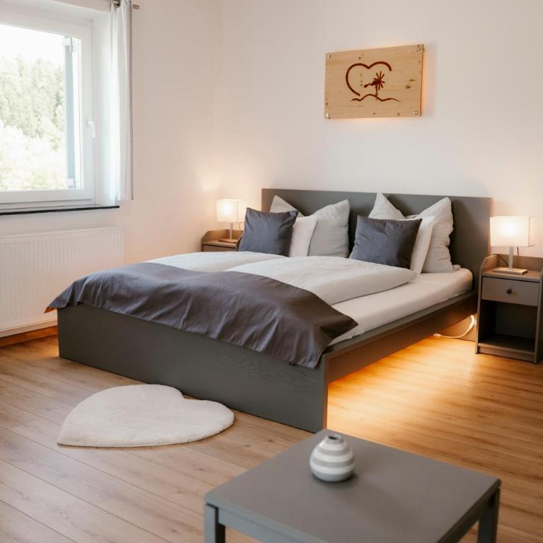 CLAUS RESCH APPARTEMENTS - E-Bike, Wandern, Minigolf, Familie, Urlaub an der Weinstraße - Grande Chambre Double - 1