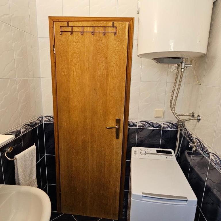 B & M Apartments - One-Bedroom Apartment with Small Terrace and Sea View - 9