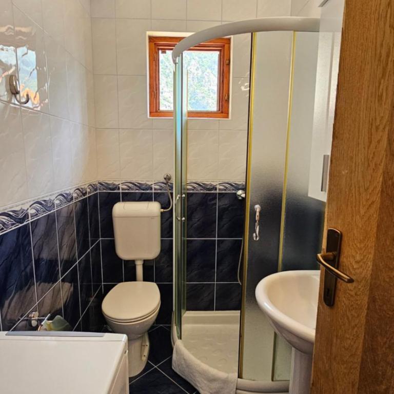 B & M Apartments - One-Bedroom Apartment with Small Terrace and Sea View - 8