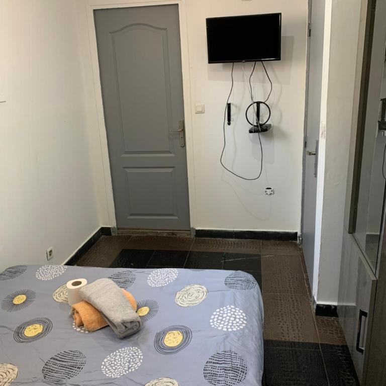 Hôtel Le Capitol - Double Room with Private Bathroom - 2
