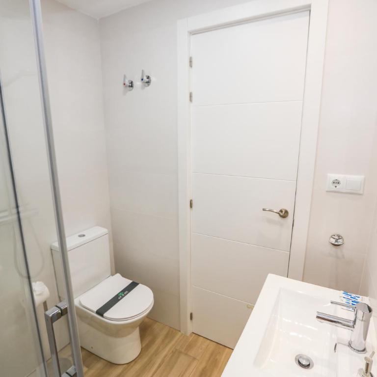 La Caleta Sea views and Pool - Three-Bedroom Apartment - 36
