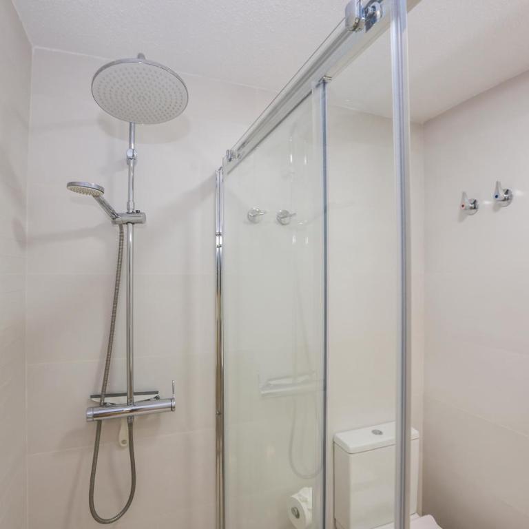 La Caleta Sea views and Pool - Three-Bedroom Apartment - 29