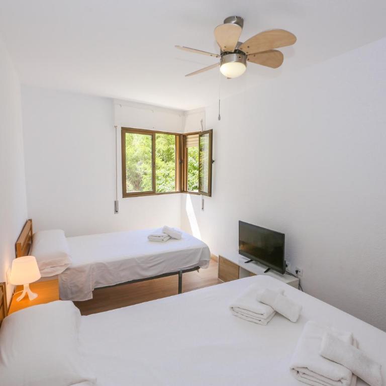 La Caleta Sea views and Pool - Three-Bedroom Apartment - 19