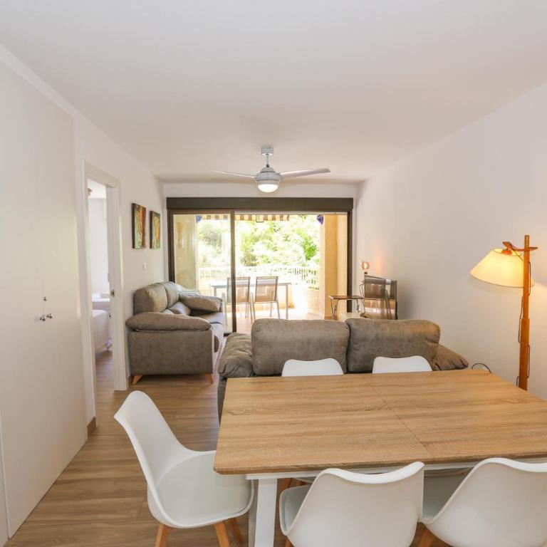 La Caleta Sea views and Pool - Three-Bedroom Apartment - 11