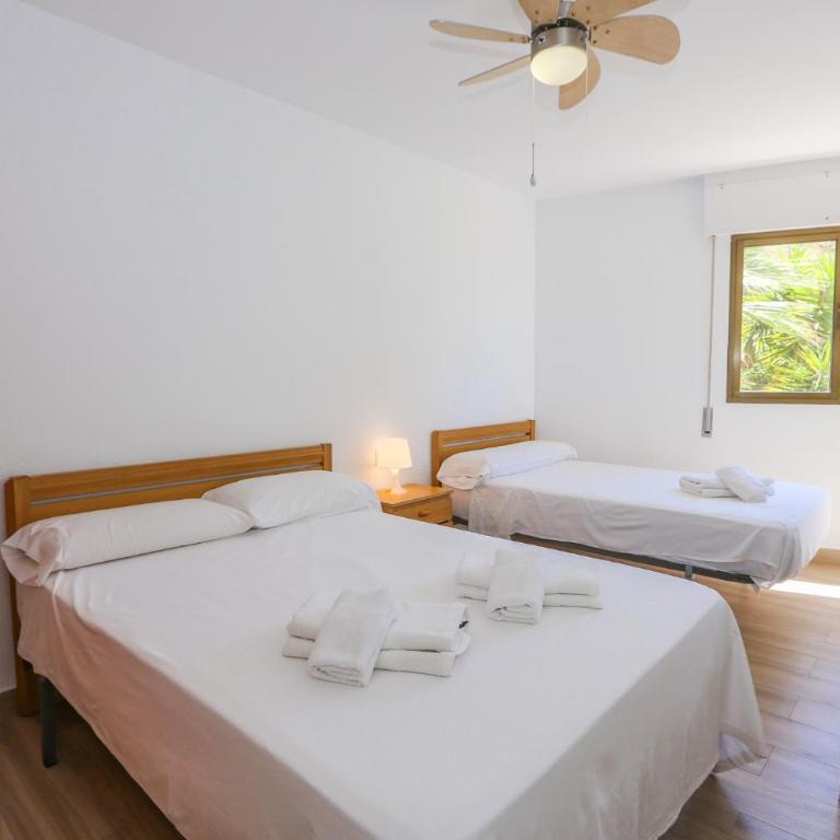 La Caleta Sea views and Pool - Three-Bedroom Apartment - 30