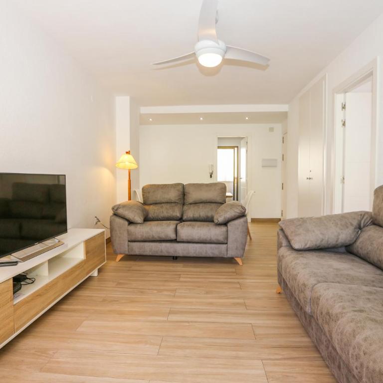 La Caleta Sea views and Pool - Three-Bedroom Apartment - 14