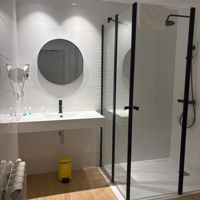 Hotel Puerto de Llanes - Double Room - Interior Facing - 4