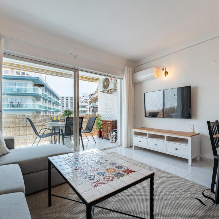 Great Location, Sea View, 2 Bedroom, Steps from the Beach - Two-Bedroom Apartment with Terrace and Sea View - 2
