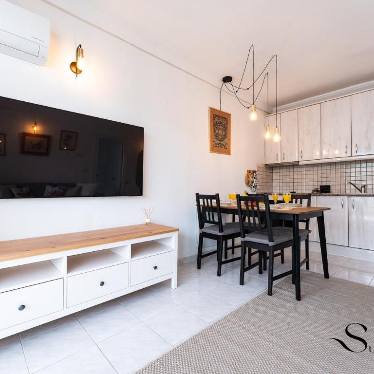 Great Location, Sea View, 2 Bedroom, Steps from the Beach - Two-Bedroom Apartment with Terrace and Sea View - 8