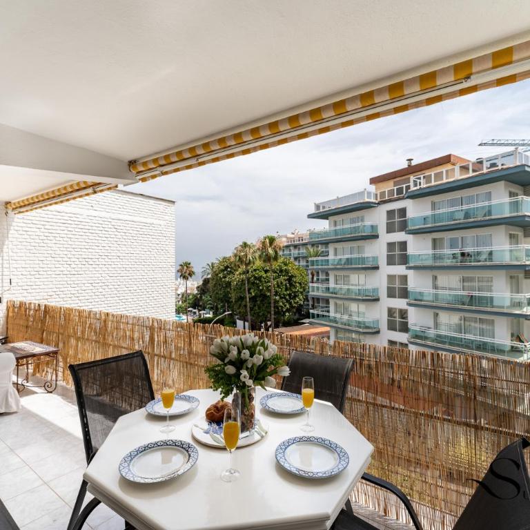 Great Location, Sea View, 2 Bedroom, Steps from the Beach - Two-Bedroom Apartment with Terrace and Sea View - 21