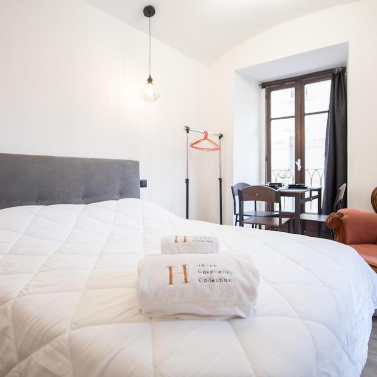 the Heart of Turin Center - One-Bedroom Apartment - 2