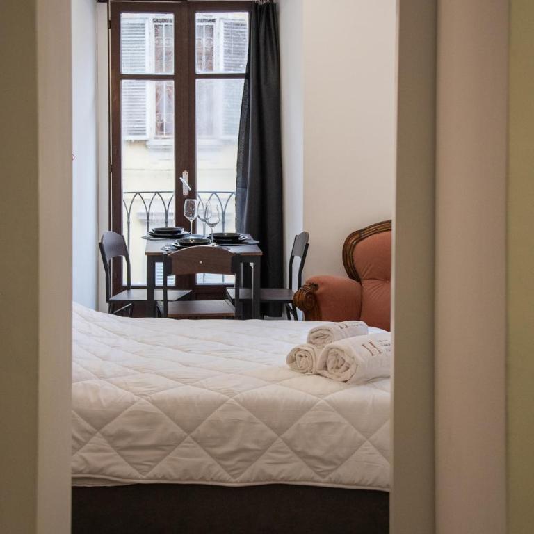 the Heart of Turin Center - One-Bedroom Apartment - 14