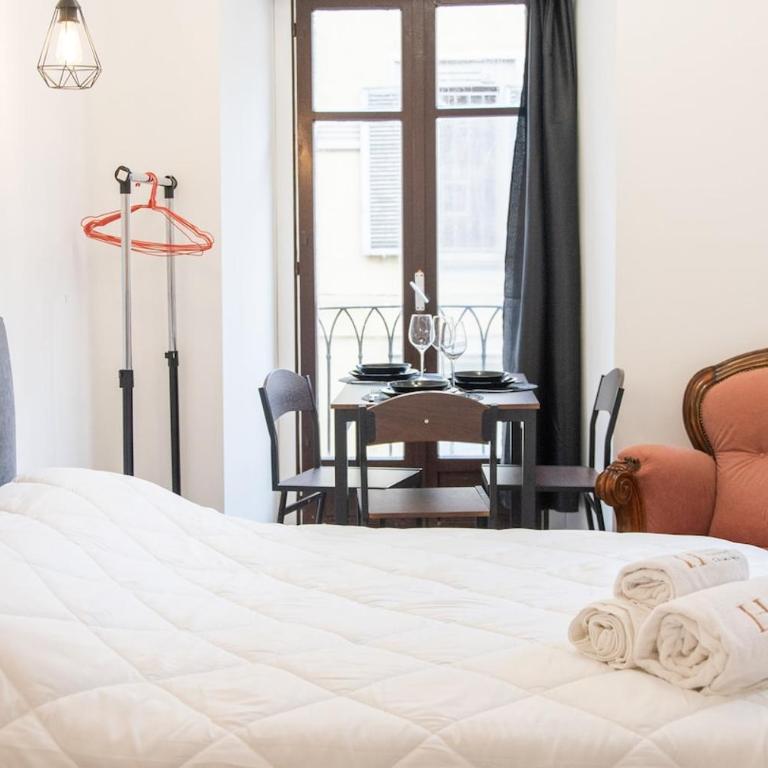 the Heart of Turin Center - One-Bedroom Apartment - 16