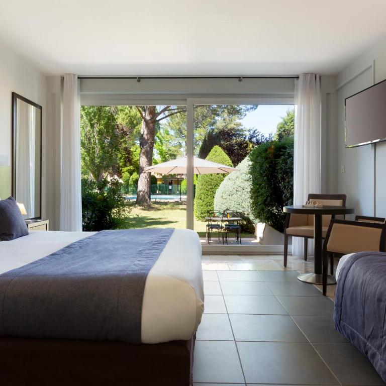 SOWELL HOTELS Domaine de la Petite Isle - Chambre Prestige - Vue sur Jardin - 2
