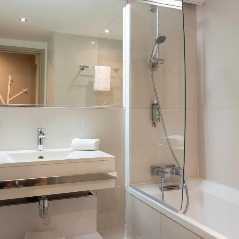 SOWELL HOTELS Domaine de la Petite Isle - Chambre Triple - 2