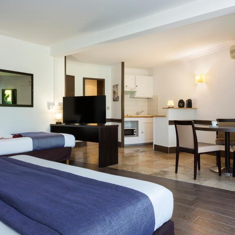 SOWELL HOTELS Domaine de la Petite Isle - Chambre Triple - 1