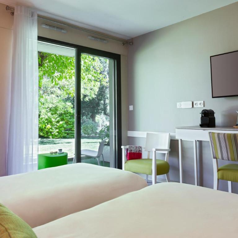 SOWELL HOTELS Domaine de la Petite Isle - Chambre Double ou Lits Jumeaux Deluxe - Vue sur Rivière - 3