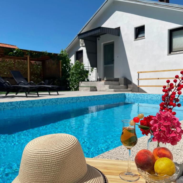 Hills Holiday House - Two-Bedroom Townhouse - 1