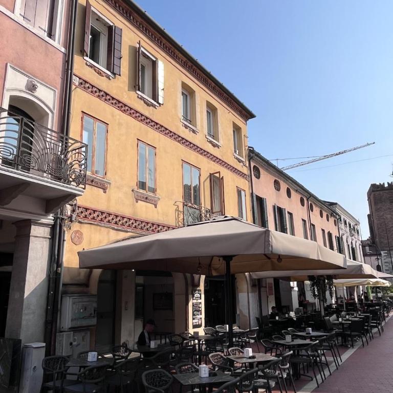 Appartamento Palazzo - Appartamento con 2 Camere da Letto - 35