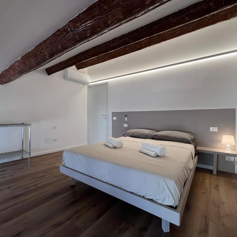Appartamento Palazzo - Appartamento con 2 Camere da Letto - 25