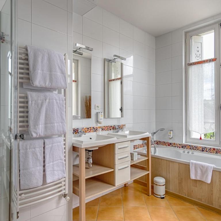 Manoir Du Parc (Adults only) - Deluxe Double Room with Castle View - Manor - 12