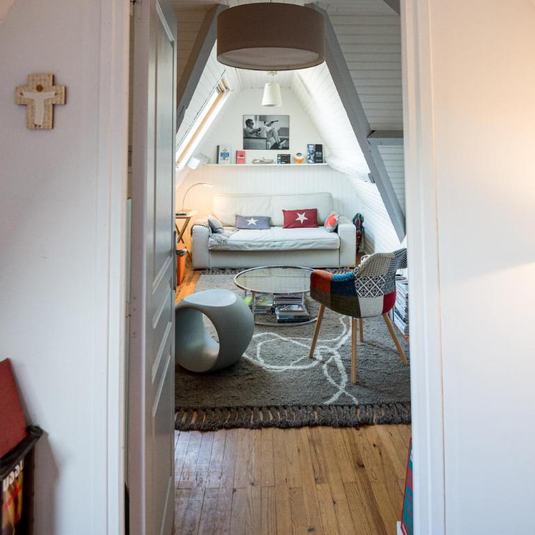 DUPLEX villa ancienne, 59 m2 , vue mer et plein centre! - Two-Bedroom Apartment - 5