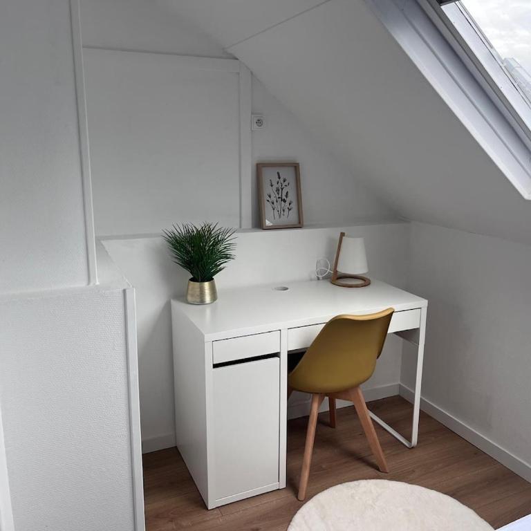 Maison cosy et calme à proximité de la gare - Four-Bedroom House - 14