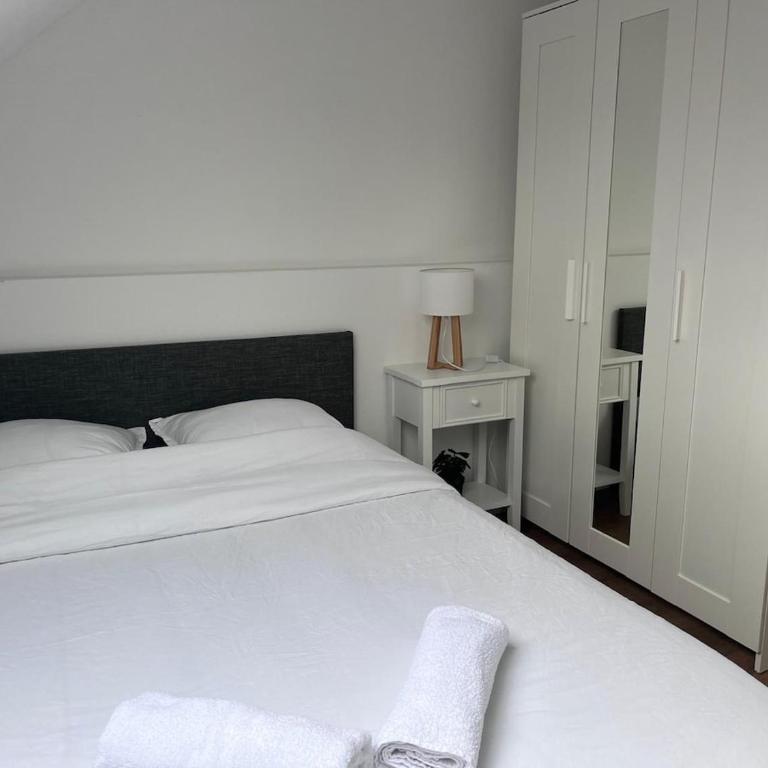 Maison cosy et calme à proximité de la gare - Four-Bedroom House - 22